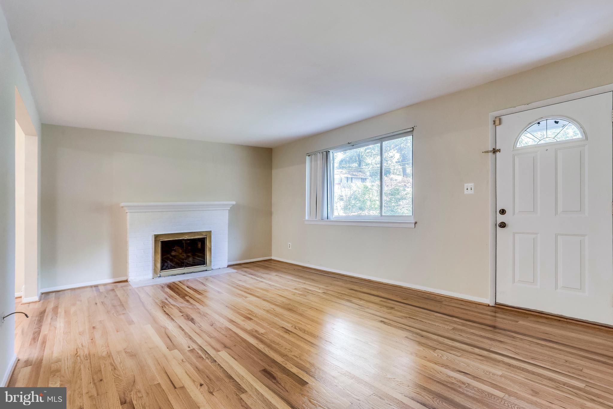 7404 Grace Street Springfield, VA 22150 - Photo 3 of 30 Living Room
