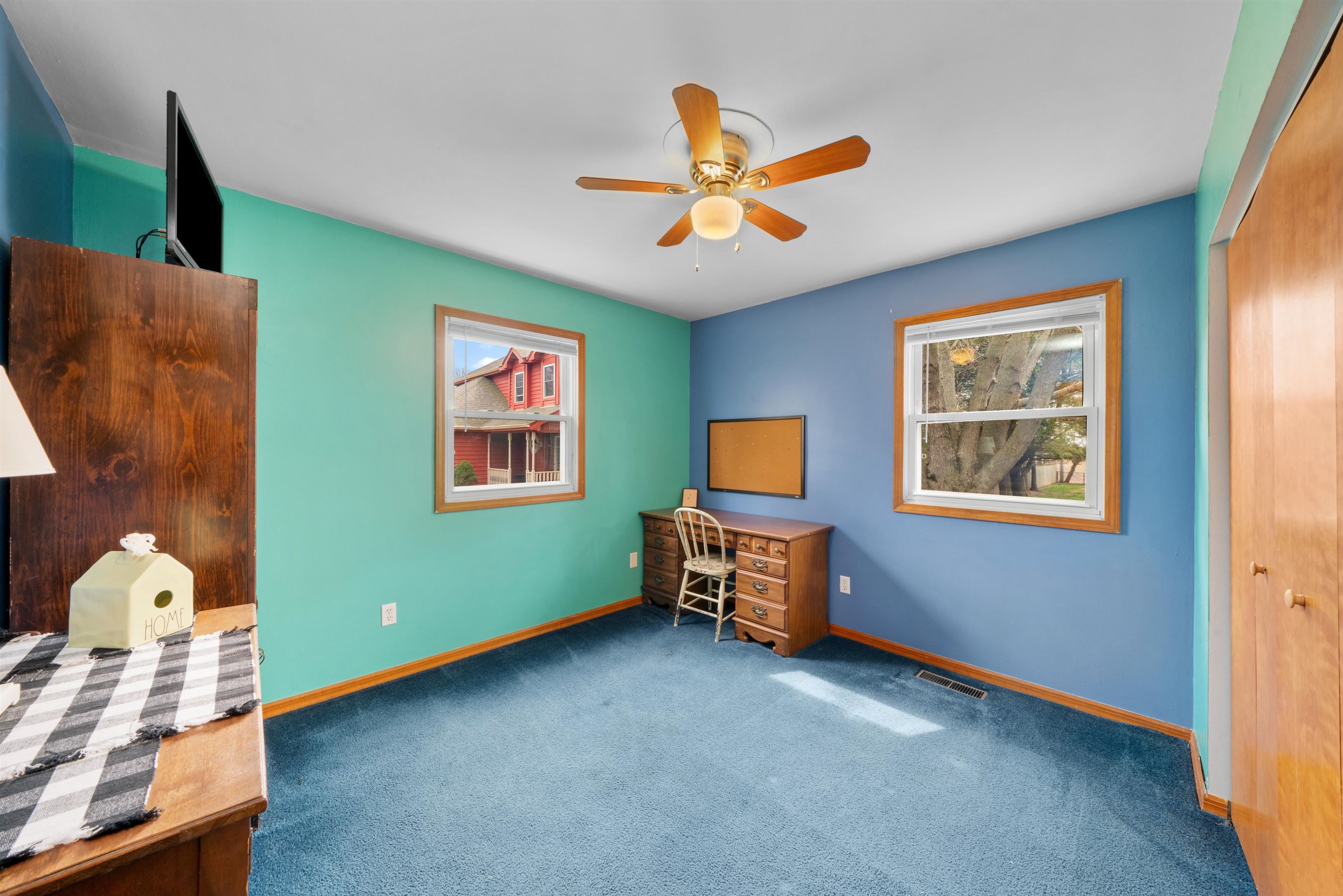 924 Suzy Street Sandwich, IL 60548 - Photo 14 of 48 a view of livingroom with window