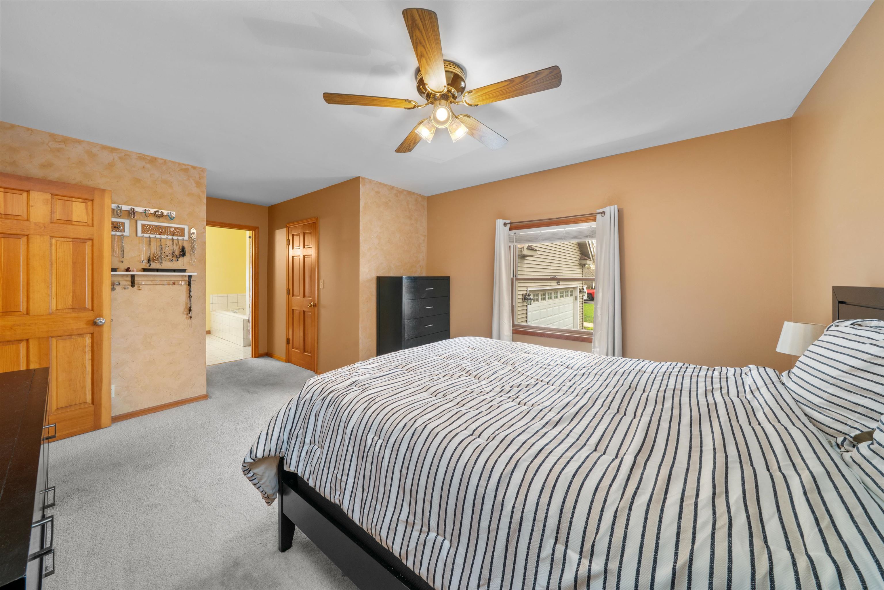 924 Suzy Street Sandwich, IL 60548 - Photo 20 of 48 a bedroom with a bed and a dresser