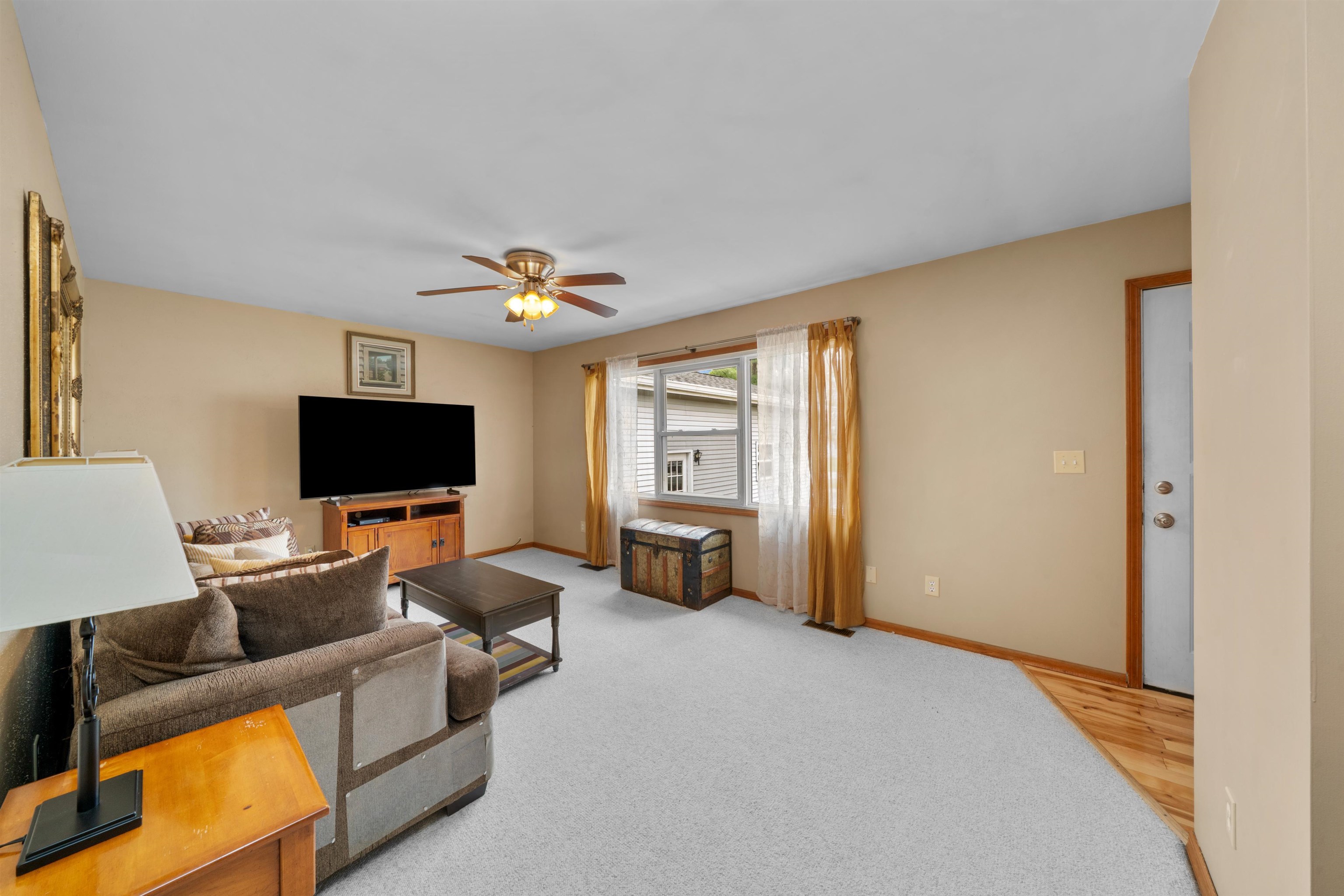 924 Suzy Street Sandwich, IL 60548 - Photo 4 of 48 a living room with furniture and a flat screen tv