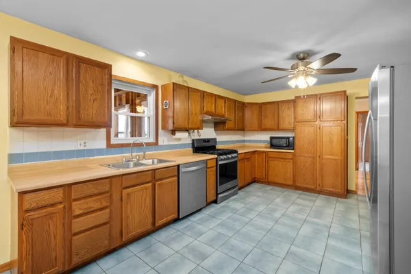 $364,900 | 924 Suzy Street, Sandwich, IL 60548