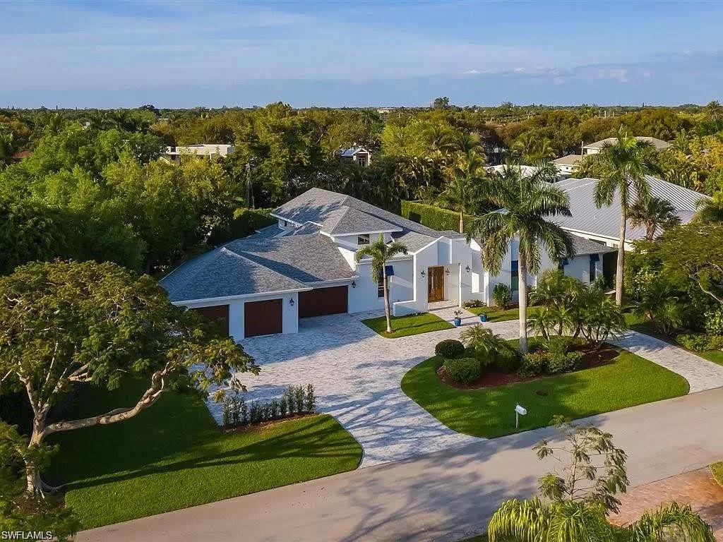 Undisclosed Address Naples, FL 34102 - Photo 4 of 26