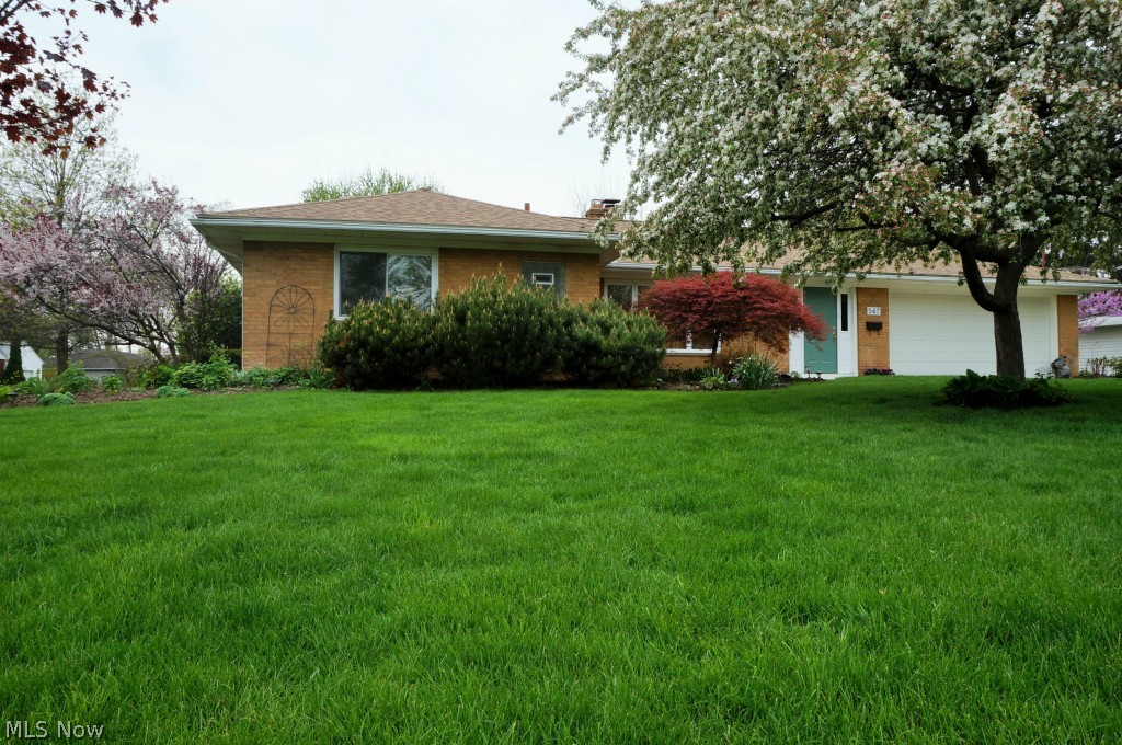 547 Overwood Road Akron, OH 44313 - Photo 2 of 5