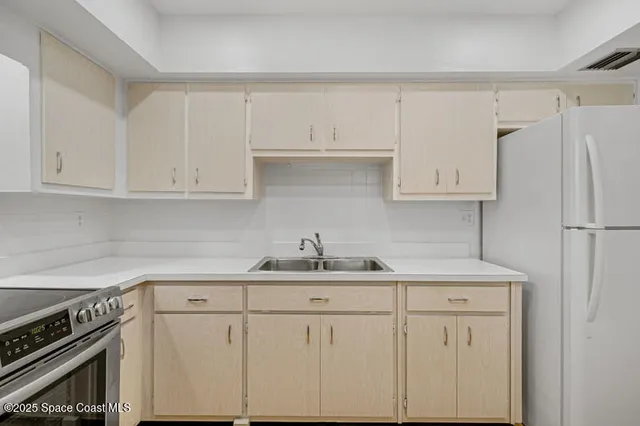 $224,900 | 725 Port Malabar Boulevard Northeast, Unit 111, Palm Bay, FL 32905