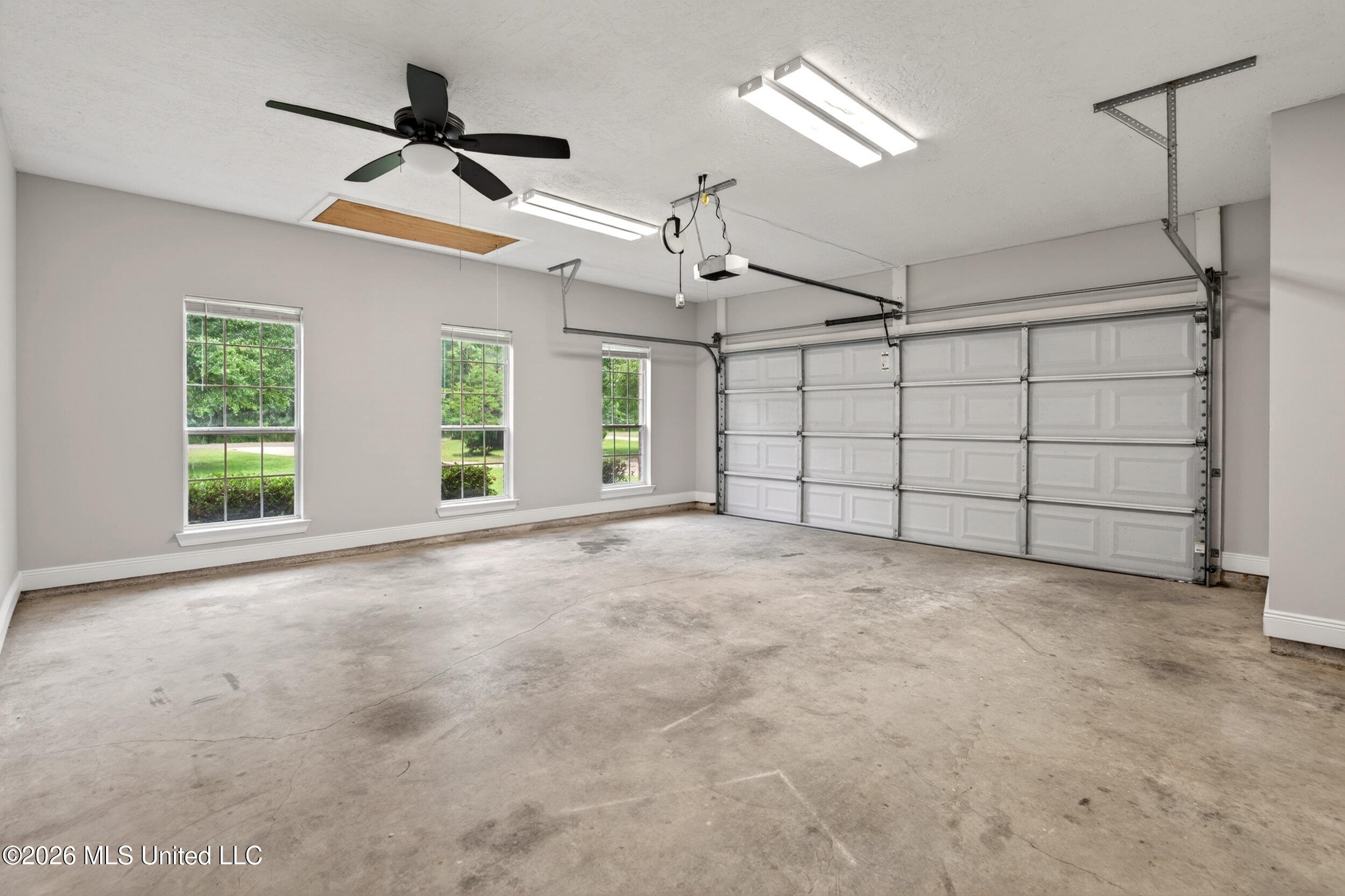 17 JM Carnell Road Poplarville, MS 39470 - Photo 42 of 65 42_42_garage