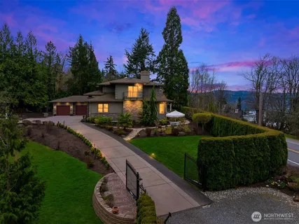 $4,700,000 | 1018 East Lake Sammamish Parkway Southeast, Sammamish, WA 98075