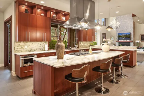 $4,700,000 | 1018 East Lake Sammamish Parkway Southeast, Sammamish, WA 98075