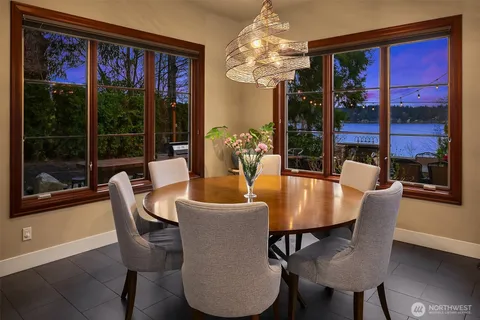 $4,700,000 | 1018 East Lake Sammamish Parkway Southeast, Sammamish, WA 98075