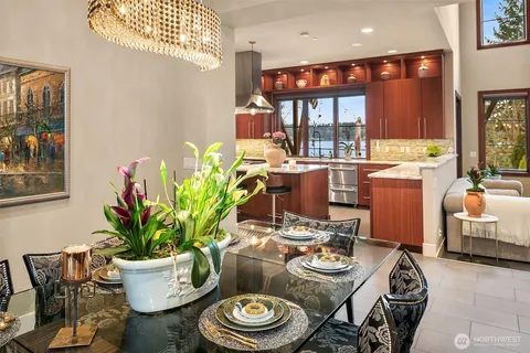 $4,700,000 | 1018 East Lake Sammamish Parkway Southeast, Sammamish, WA 98075