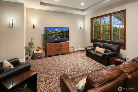$4,700,000 | 1018 East Lake Sammamish Parkway Southeast, Sammamish, WA 98075