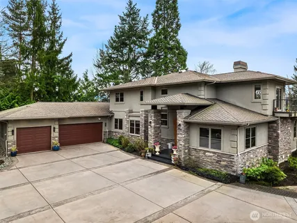 $4,700,000 | 1018 East Lake Sammamish Parkway Southeast, Sammamish, WA 98075