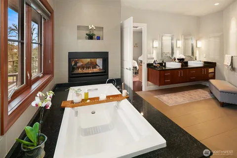$4,700,000 | 1018 East Lake Sammamish Parkway Southeast, Sammamish, WA 98075