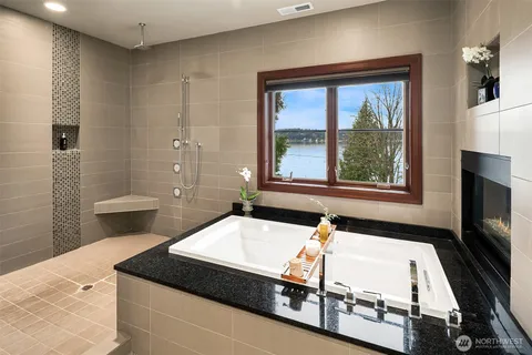 $4,700,000 | 1018 East Lake Sammamish Parkway Southeast, Sammamish, WA 98075