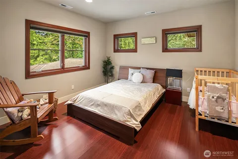 $4,700,000 | 1018 East Lake Sammamish Parkway Southeast, Sammamish, WA 98075