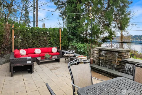 $4,700,000 | 1018 East Lake Sammamish Parkway Southeast, Sammamish, WA 98075