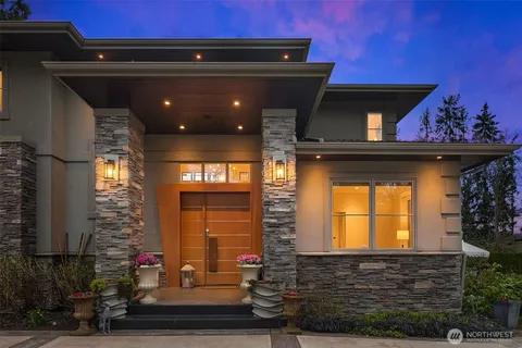 $4,700,000 | 1018 East Lake Sammamish Parkway Southeast, Sammamish, WA 98075
