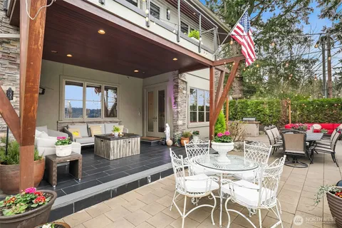 $4,700,000 | 1018 East Lake Sammamish Parkway Southeast, Sammamish, WA 98075