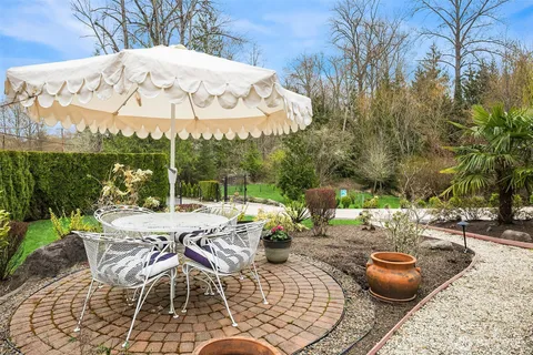 $4,700,000 | 1018 East Lake Sammamish Parkway Southeast, Sammamish, WA 98075