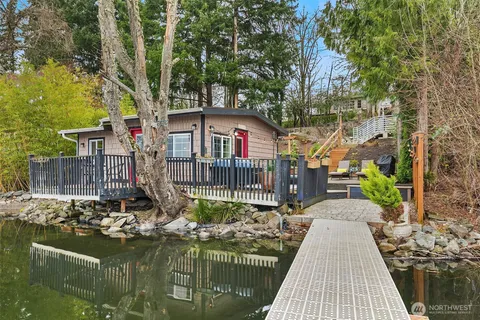 $4,700,000 | 1018 East Lake Sammamish Parkway Southeast, Sammamish, WA 98075