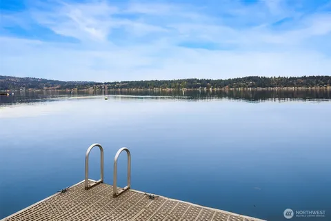 $4,700,000 | 1018 East Lake Sammamish Parkway Southeast, Sammamish, WA 98075