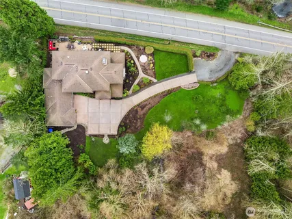 $4,700,000 | 1018 East Lake Sammamish Parkway Southeast, Sammamish, WA 98075