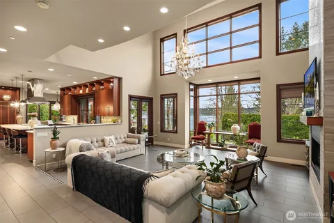 $4,700,000 | 1018 East Lake Sammamish Parkway Southeast, Sammamish, WA 98075