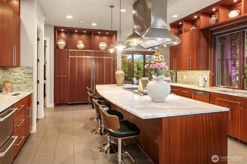 $4,700,000 | 1018 East Lake Sammamish Parkway Southeast, Sammamish, WA 98075