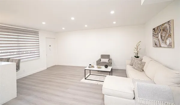 $235,000 | 5300 Washington Street, Unit T227, Hollywood, FL 33021