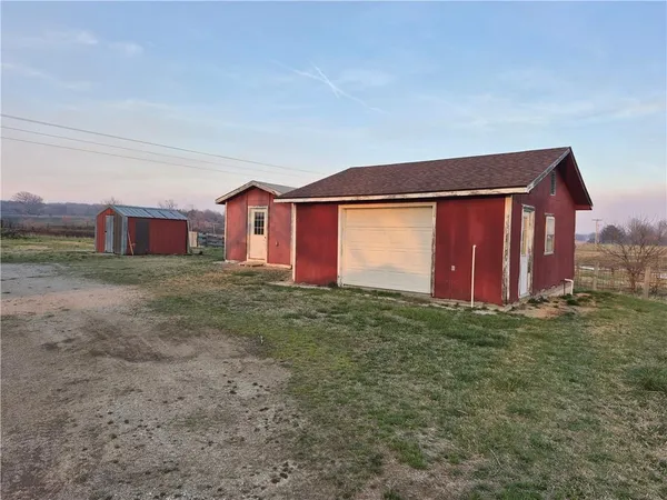 $400,000 | 2349 160th Highway, Longton, KS 67352