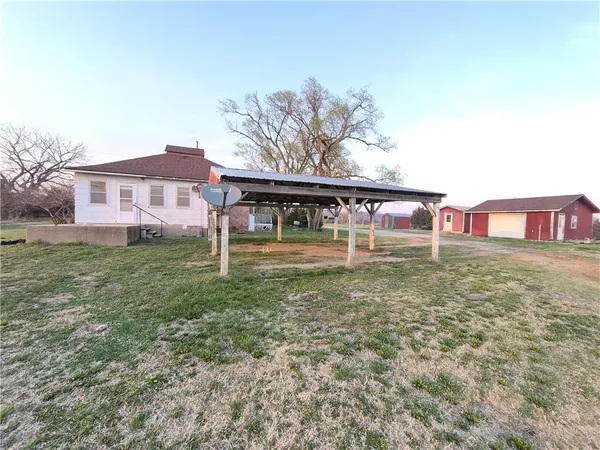 $400,000 | 2349 160th Highway, Longton, KS 67352