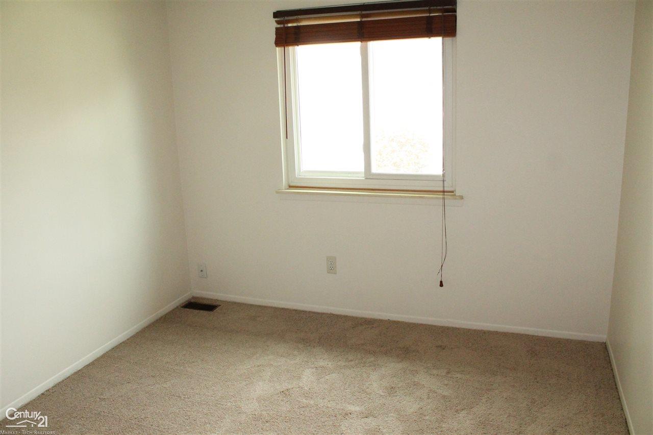 15163 Raphael Terrace Warren, MI 48088 - Photo 11 of 12
