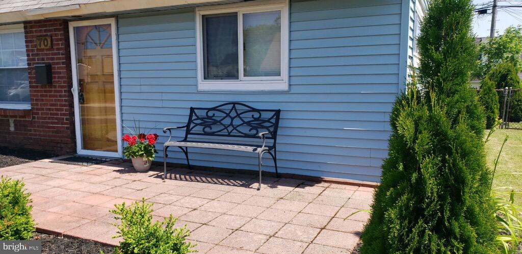 70 Quaker Hill Road Levittown, PA 19057 - Photo 2 of 33 Gallery Image 2