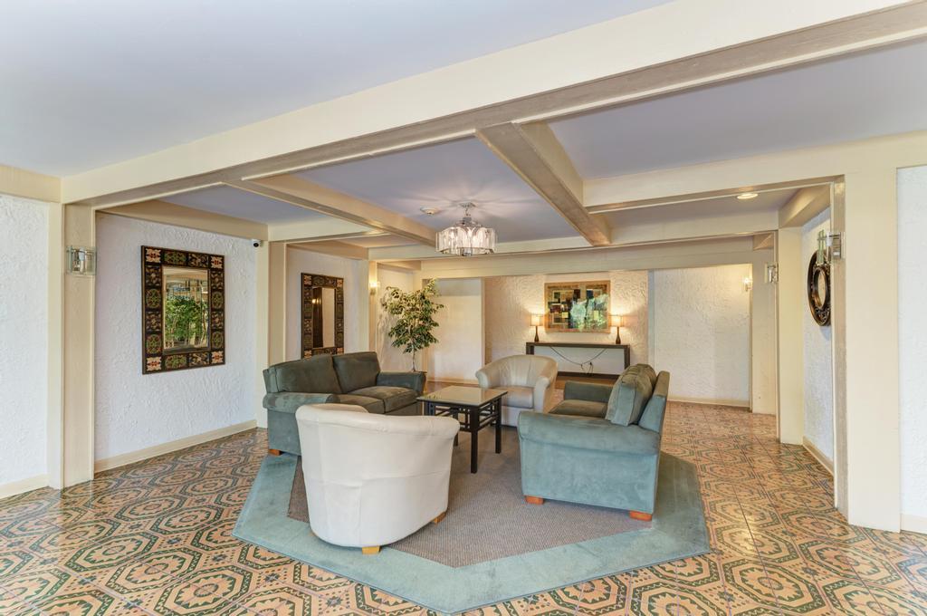 4000 Dundee Road, Unit 107 Northbrook, IL 60062 - Photo 2 of 31