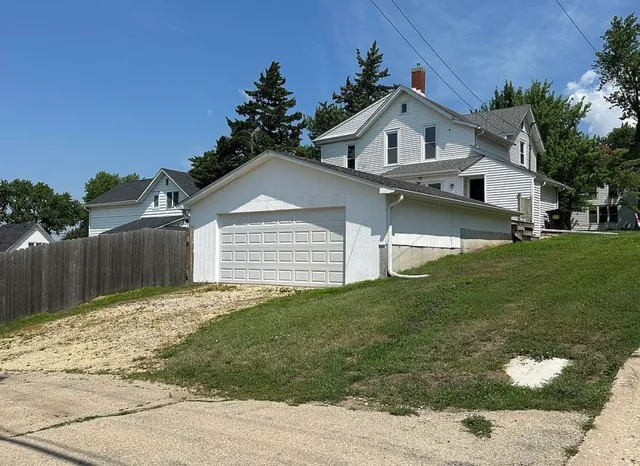 $180,000 | 616 10th Avenue, Fulton, IL 61252