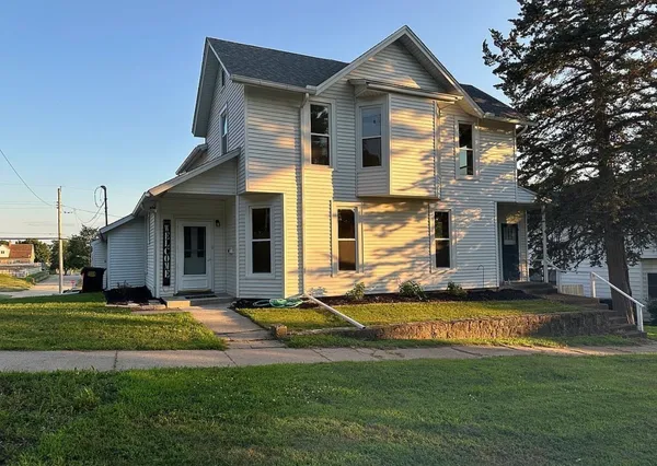 $180,000 | 616 10th Avenue, Fulton, IL 61252