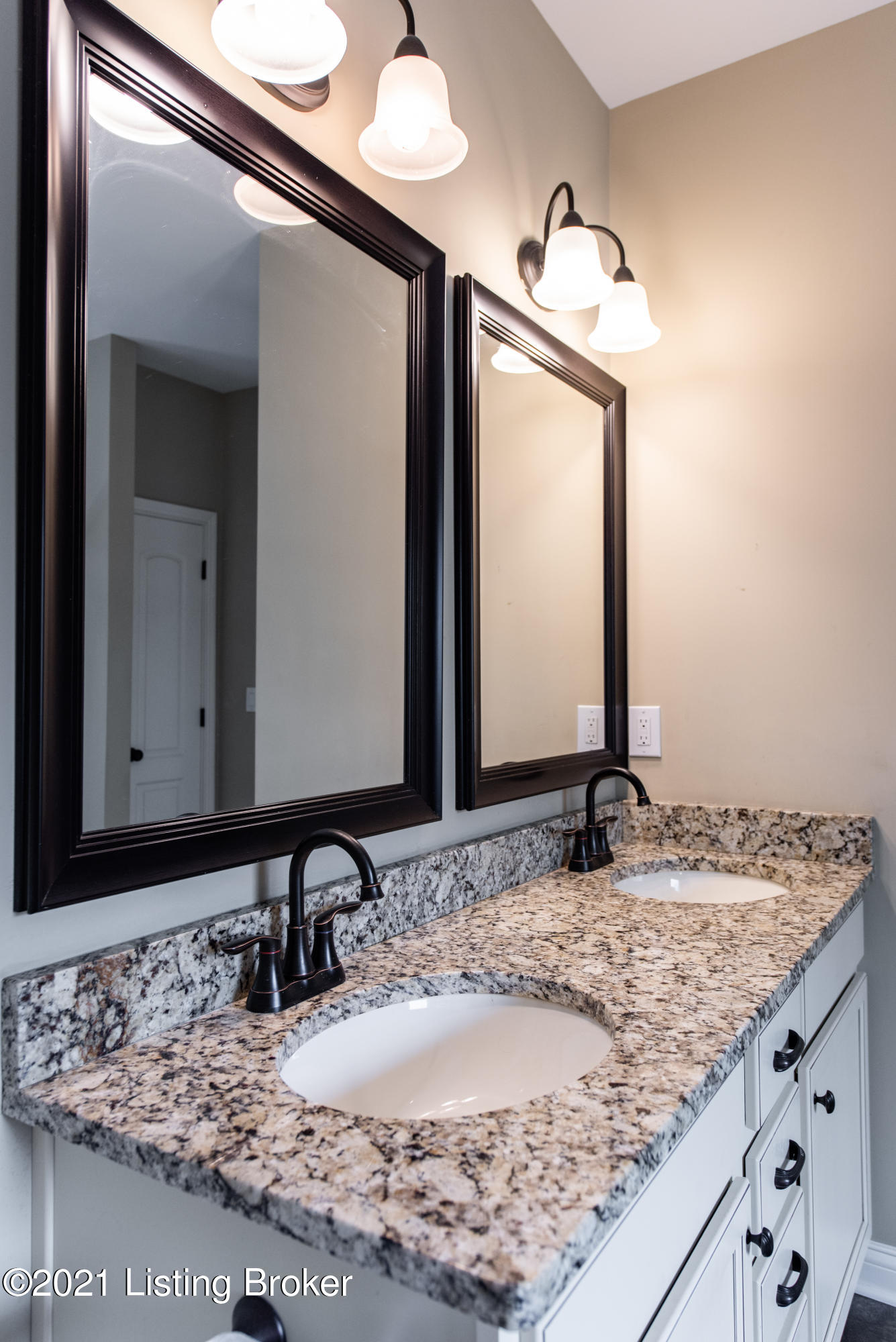 10105 Reeseman Drive Louisville, KY 40291 - Photo 23 of 52 3992a