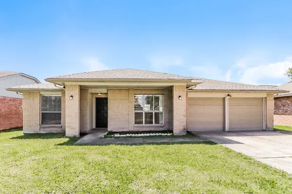 $1,890 | 8443 South Meadow Bird Circle, Houston, TX 77489