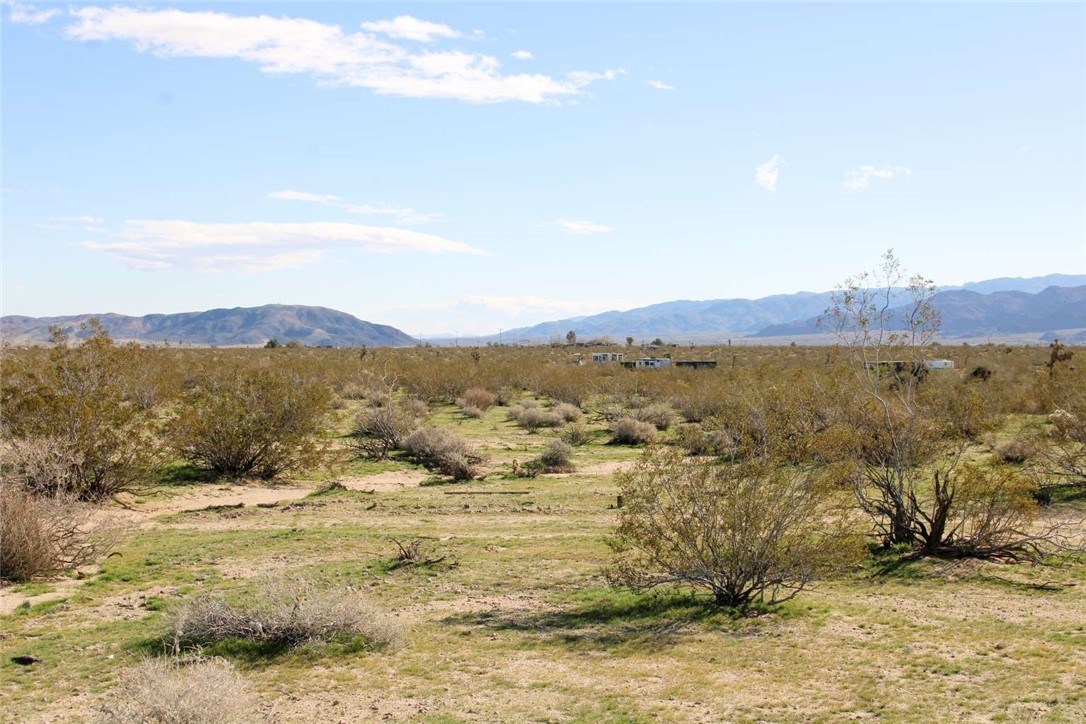 62999 East Broadway Joshua Tree, CA 92252 - Photo 21 of 23 a view of lake view and mountain view
