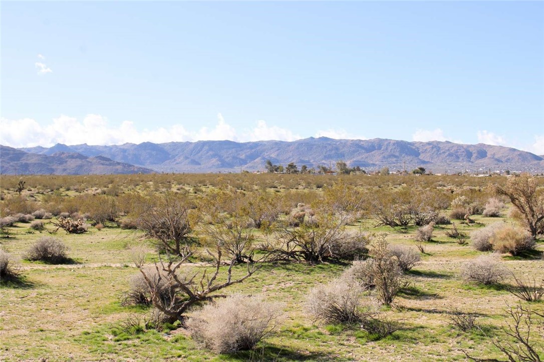 62999 East Broadway Joshua Tree, CA 92252 - Photo 22 of 23 a view of lake and mountain