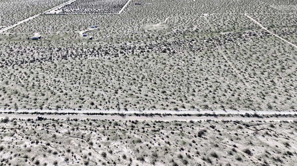 62999 East Broadway Joshua Tree, CA 92252 - Photo 6 of 23 a bathroom with a toilet