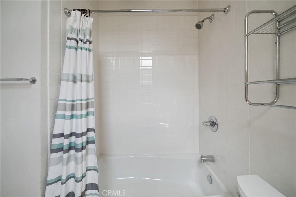 133 The, Unit 404 Long Beach, CA 90802 - Photo 15 of 27 a bathroom with a shower
