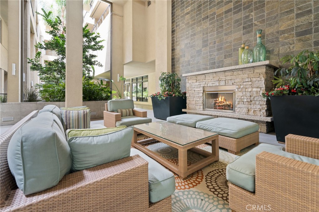 133 The, Unit 404 Long Beach, CA 90802 - Photo 24 of 27 a living room with furniture and a fireplace