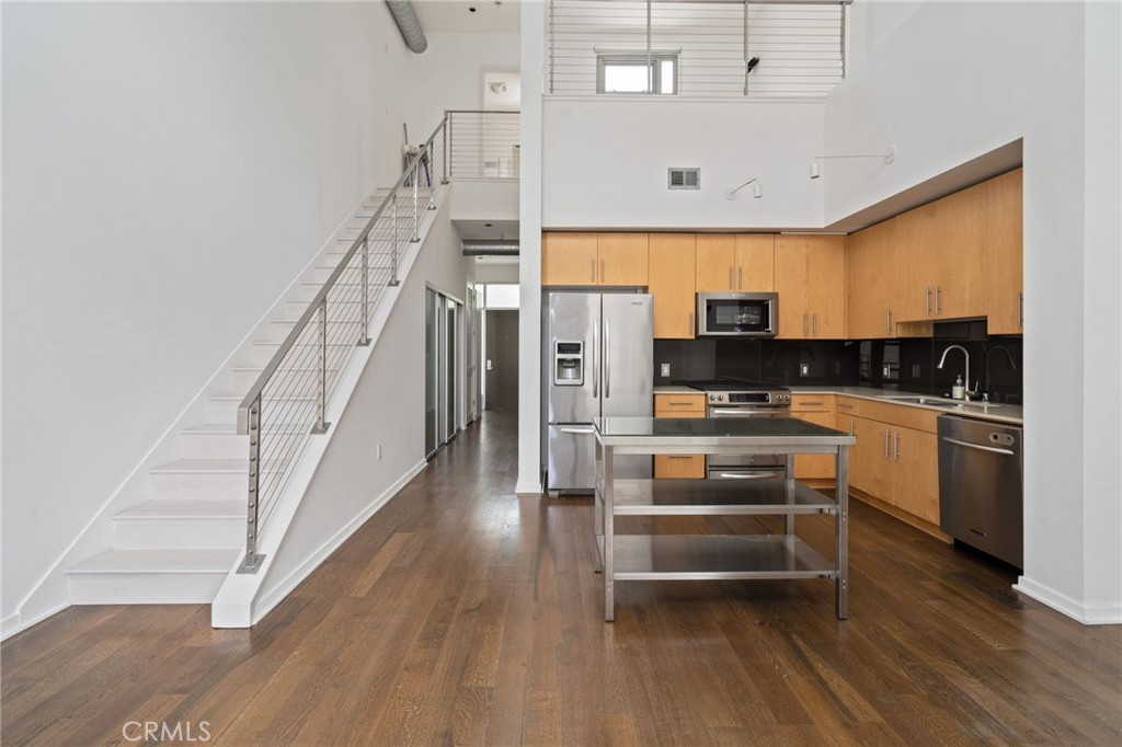 133 The, Unit 404 Long Beach, CA 90802 - Photo 10 of 27 a view of kitchen with microwave and stove top oven