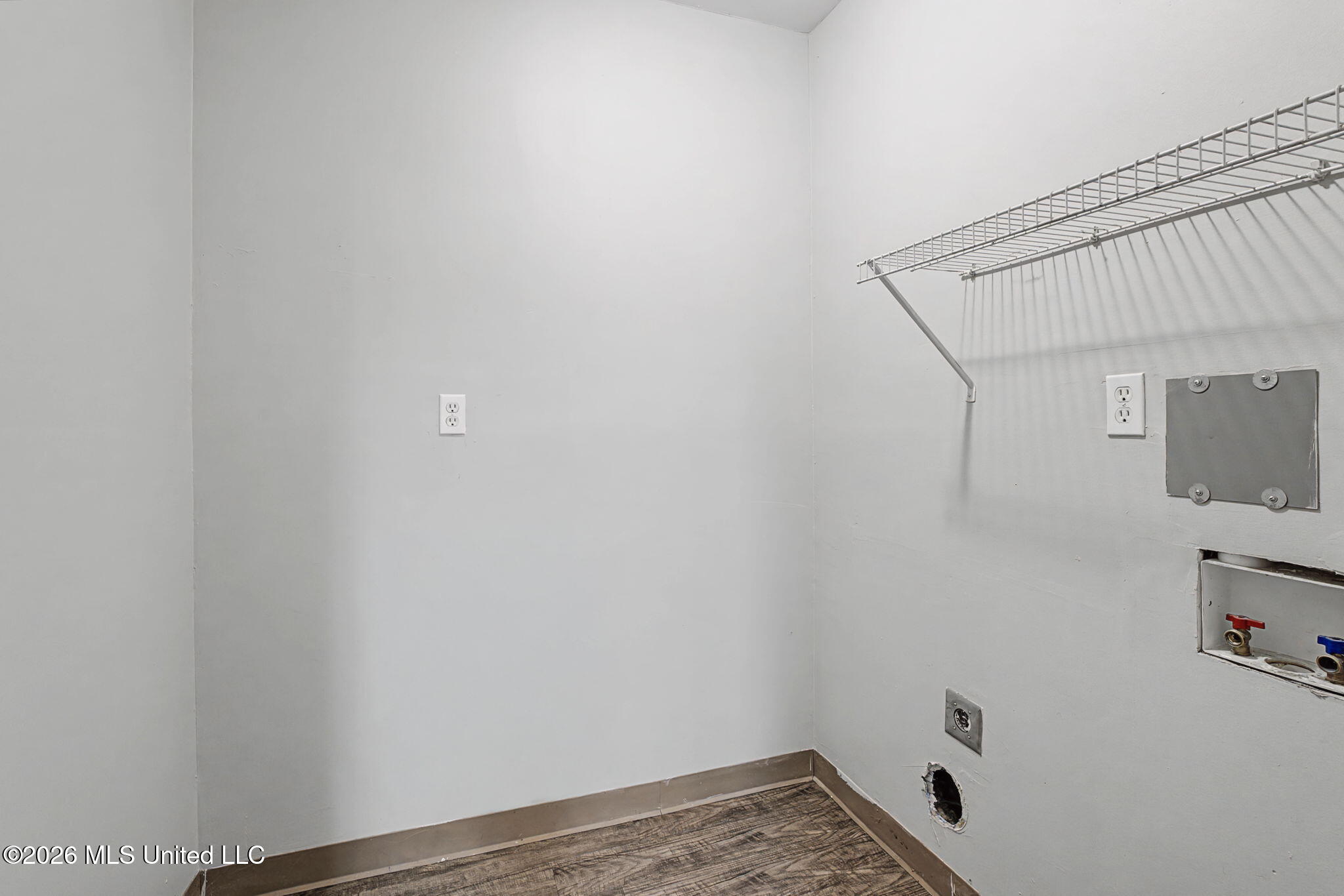 1395 Main Street Southaven, MS 38671 - Photo 13 of 16 Laundry