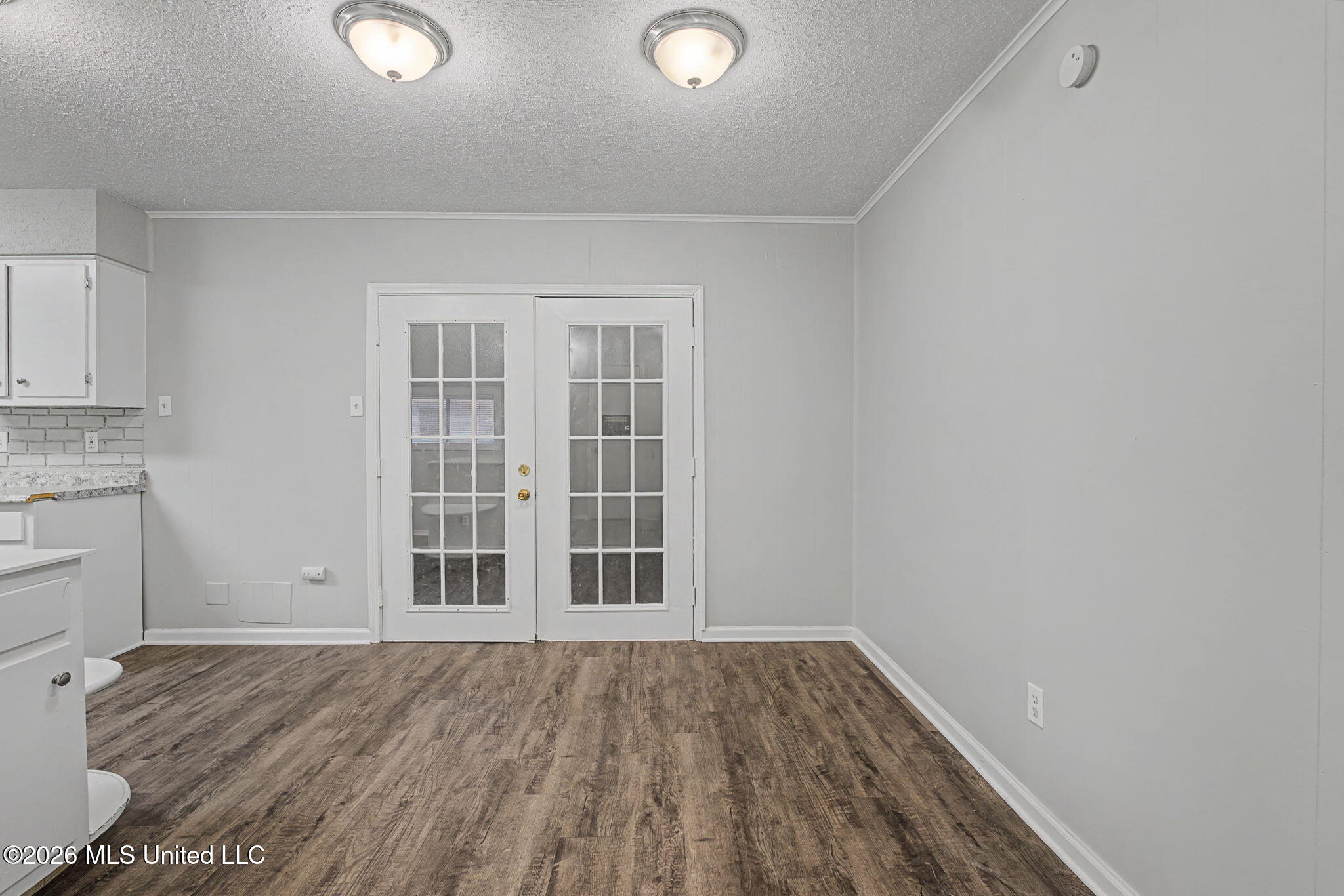 1395 Main Street Southaven, MS 38671 - Photo 6 of 16 Eat in Kitchen