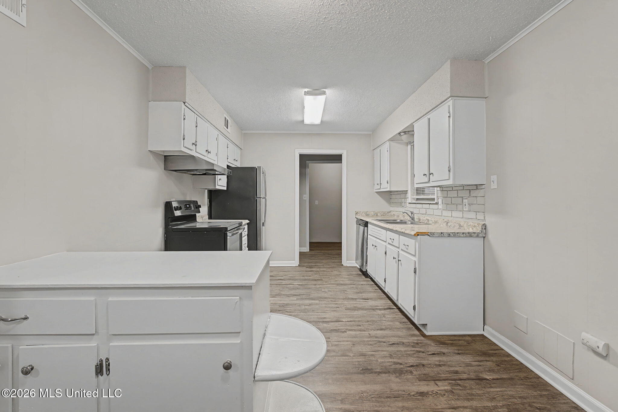 1395 Main Street Southaven, MS 38671 - Photo 7 of 16 Kitchen
