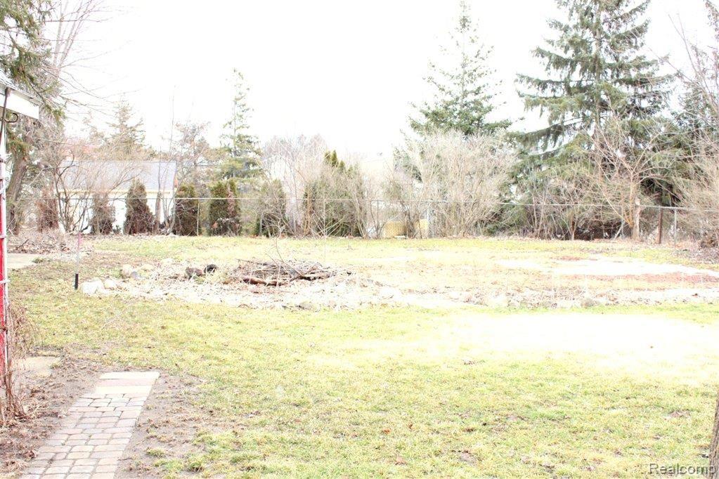 18 South Holcomb Road Clarkston, MI 48346 - Photo 7 of 11 IMG_8889_mini.JPG