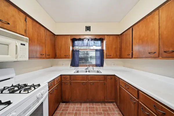 $205,000 | 1230 Madison Drive, Adrian, MI 49221