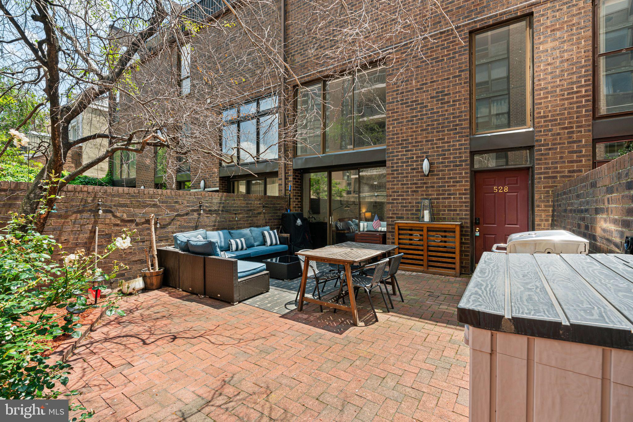 528 Manning Walk, Unit 7 Philadelphia, PA 19106 - Photo 1 of 36