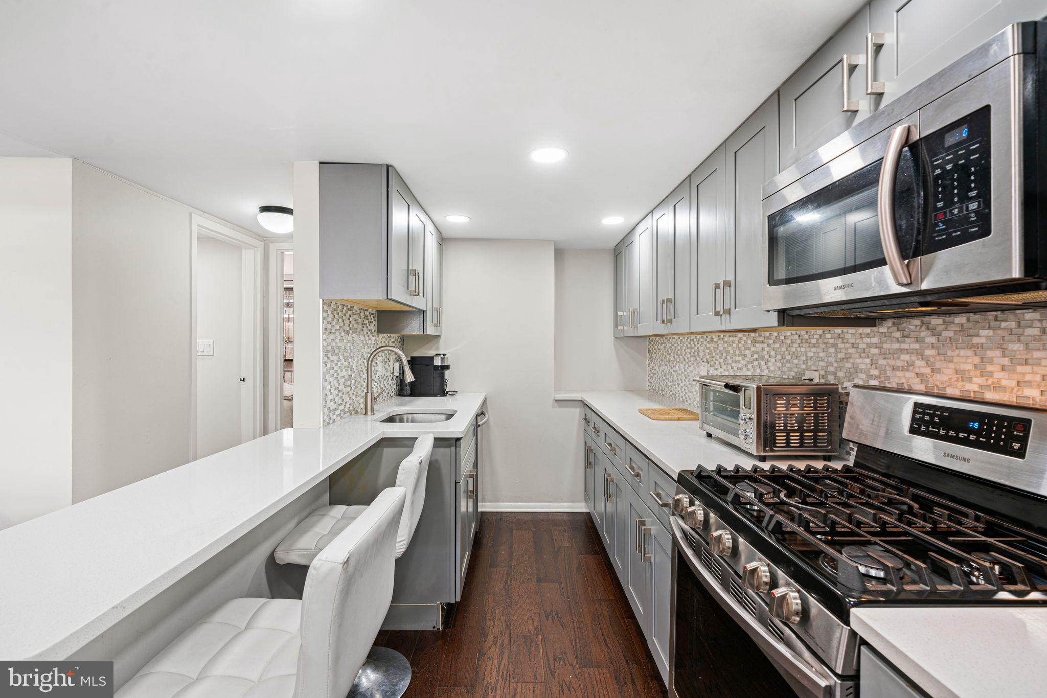 528 Manning Walk, Unit 7 Philadelphia, PA 19106 - Photo 14 of 36